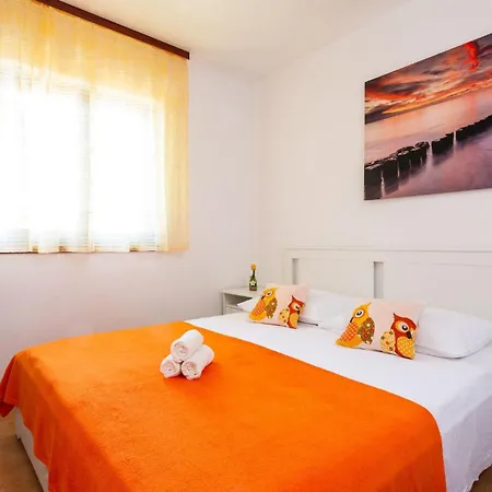 Robinson Delphinus 펜션 Gdinj