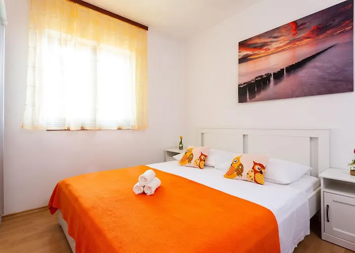 Robinson Delphinus 펜션 Gdinj