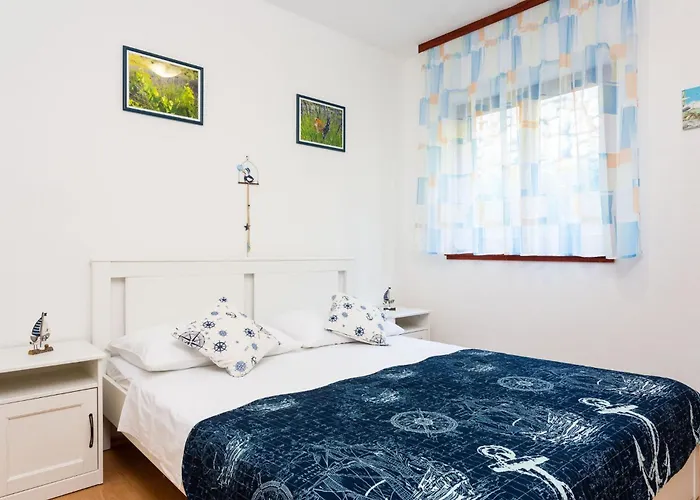 Robinson Delphinus 펜션 Gdinj