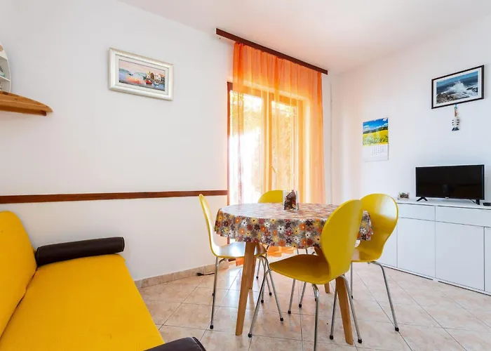 펜션 Robinson Delphinus Gdinj