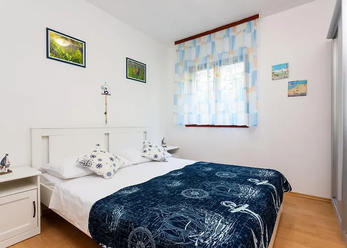 Robinson Delphinus 펜션 Gdinj