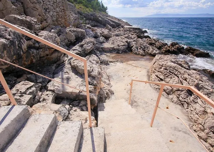 펜션 Robinson Delphinus Gdinj